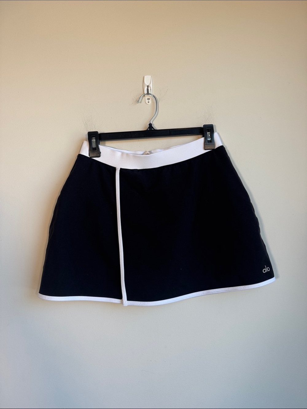 ALO Yoga Airbrush Streamlined Skirt in Black/White - M - Picture 3 of 6